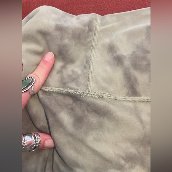 Lululemon Align crop legging size 6 - Picture 4 of 4